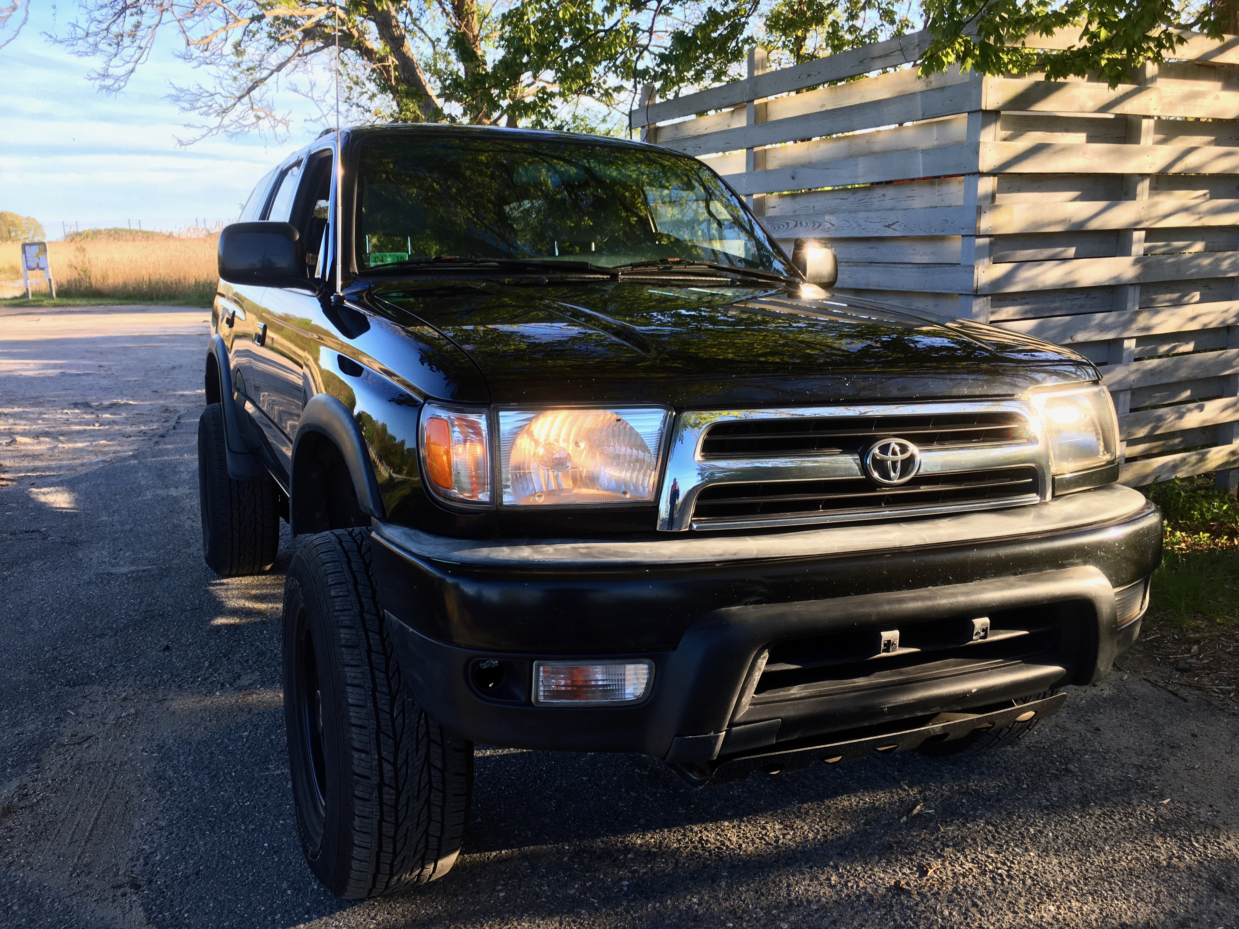 Go Motors Niantic, CT Purveyors of 3rd Generation Toyota 4Runners and other lengedary classics